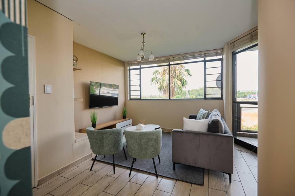Unit 406 At Menlyn Place Apartment