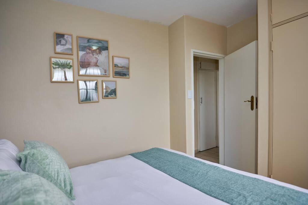 Unit 406 At Menlyn Place Apartment *
