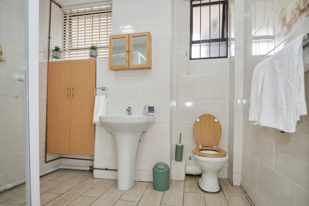 Unit 406 At Menlyn Place Apartment Pretoria