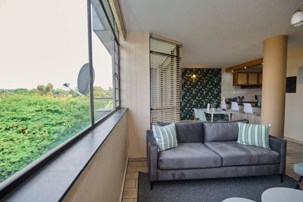 Unit 406 At Menlyn Place Apartment *