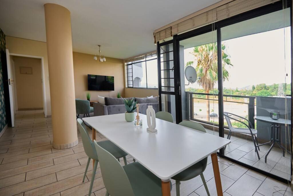 Unit 406 At Menlyn Place Apartment *