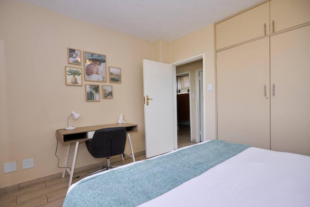 Unit 406 At Menlyn Place Apartment *
